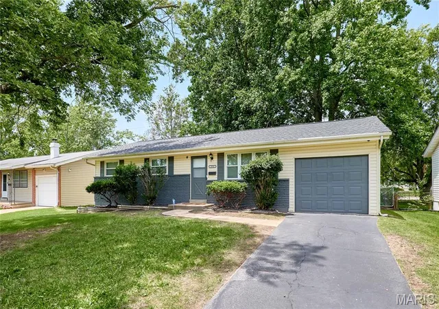 Photo 3 of Single family home for sale at 2745 Benne Dr, Florissant, MO 63031 | MLS# MIS26055699 | Listing updated on 2026-09-29