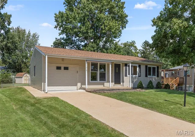 Photo 1 of Sale Pending at 11919 Holly Brook Dr, Maryland Heights, MO 63043 | MLS# MIS26055701 | Listing updated on 2026-09-01