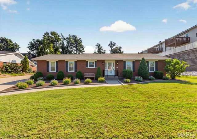 Photo 3 of Single family home for sale at 1608 Daleview St, Columbia, IL 62236 | MLS# MIS26055702 | Listing updated on 2026-10-03
