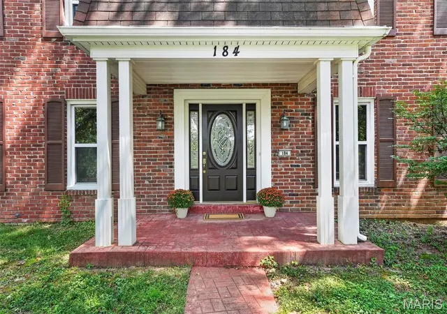 Photo 2 of Single family home for sale at 184 Gunston Hall Ct, Chesterfield, MO 63017 | MLS# MIS26055713 | Listing updated on 2026-10-04