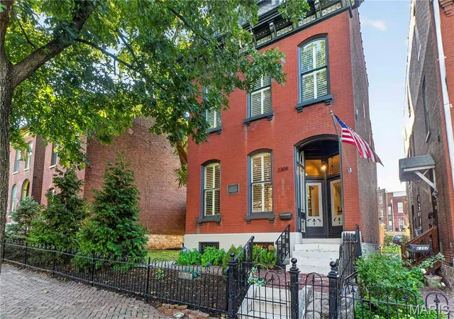 Photo 1 of Sale Pending at 2309 S 12th Street, Saint Louis, MO 63104 | MLS# MIS26055714 | Listing updated on 2026-09-15