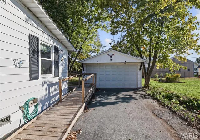 Photo 3 of Manufactured home for sale at 710 Rogers Dr, Freeburg, IL 62243 | MLS# MIS26055715 | Listing updated on 2026-10-22