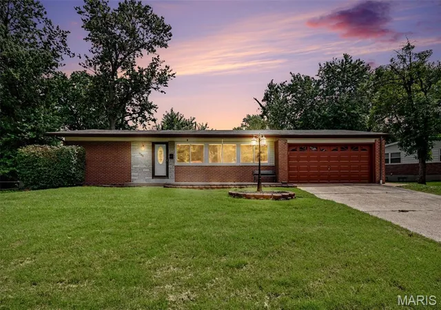 Photo 1 of Sale Pending at 1540 Hialeah Pl, Florissant, MO 63033 | MLS# MIS26055721 | Listing updated on 2026-09-08
