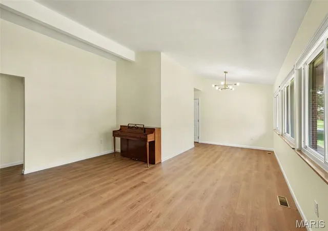 Photo 3 of Sale Pending at 1540 Hialeah Pl, Florissant, MO 63033 | MLS# MIS26055721 | Listing updated on 2026-09-08
