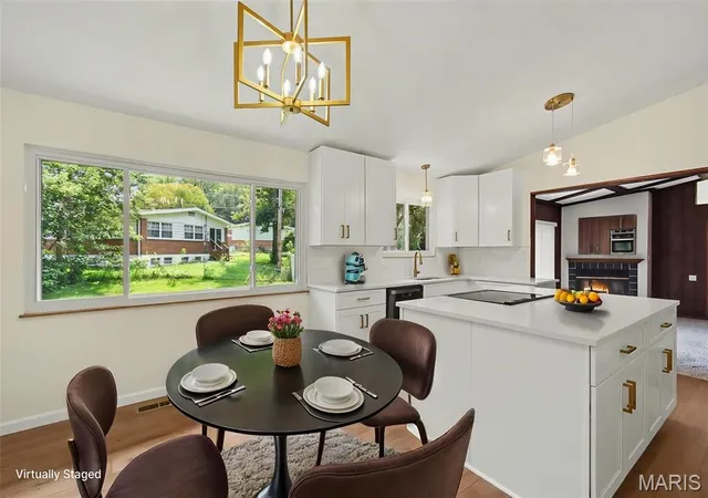 Photo 4 of Sale Pending at 1540 Hialeah Pl, Florissant, MO 63033 | MLS# MIS26055721 | Listing updated on 2026-09-08
