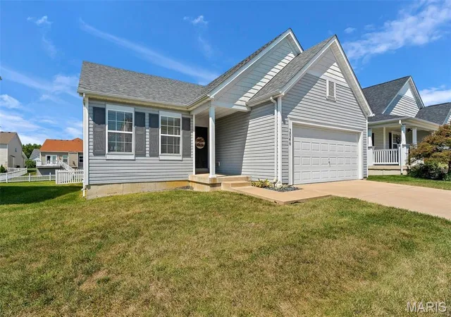 Photo 2 of Sale Pending at 2046 Preston Woods Pkwy, Lake St Louis, MO 63367 | MLS# MIS26055728 | Listing updated on 2026-09-07
