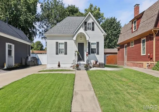 Photo 2 of Single family home for sale at 139 Columbia Ave, Edwardsville, IL 62025 | MLS# MIS26055729 | Listing updated on 2026-09-04