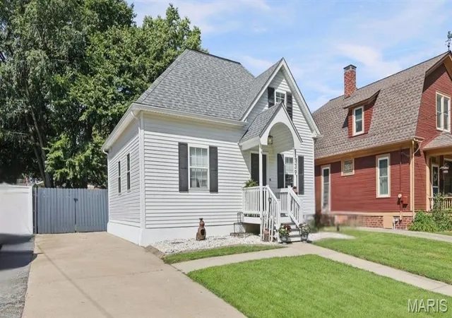 Photo 2 of Single family home for sale at 139 Columbia Ave, Edwardsville, IL 62025 | MLS# MIS26055729 | Listing updated on 2026-09-04