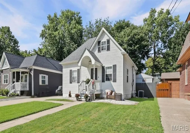 Photo 3 of Single family home for sale at 139 Columbia Ave, Edwardsville, IL 62025 | MLS# MIS26055729 | Listing updated on 2026-09-04