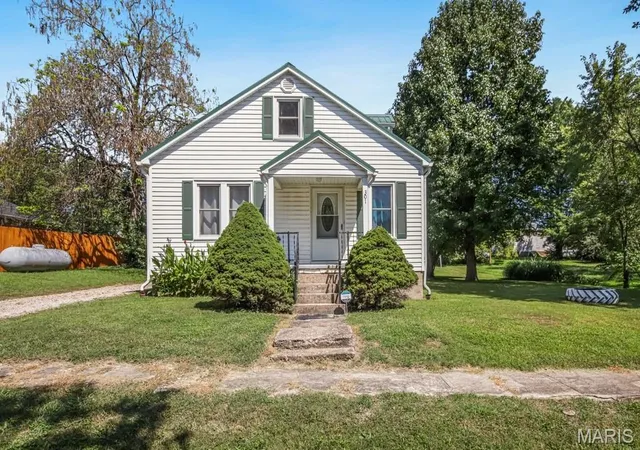 Photo 1 of Single family home for sale at 301 Red Oak Ave, Rosebud, MO 63091 | MLS# MIS26055730 | Listing updated on 2026-09-03
