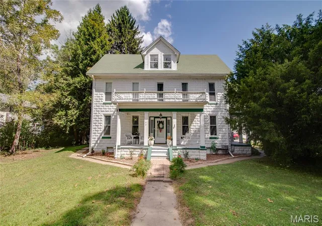 Photo 2 of Single family home for sale at 702 W Main St, Hardin, IL 62047 | MLS# MIS26055747 | Listing updated on 2026-08-30