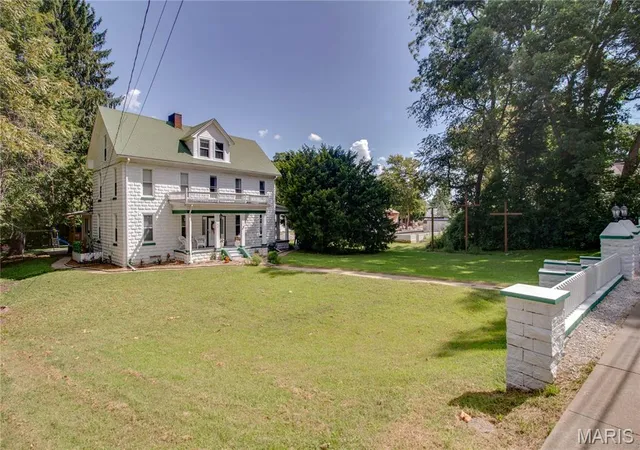 Photo 2 of Single family home for sale at 702 W Main St, Hardin, IL 62047 | MLS# MIS26055747 | Listing updated on 2026-08-30