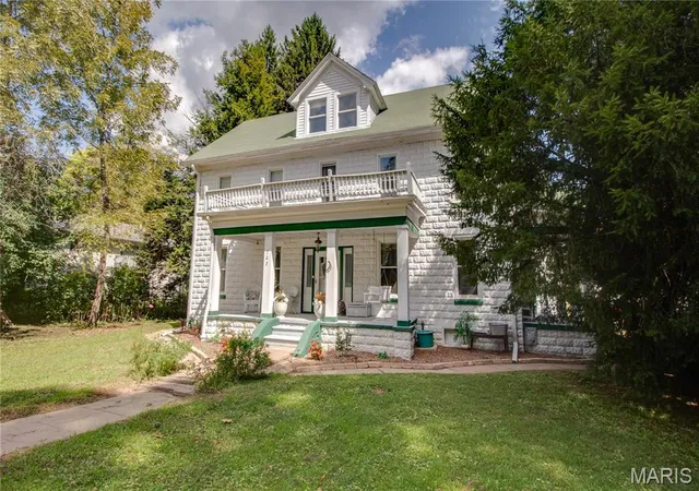 Photo 3 of Single family home for sale at 702 W Main St, Hardin, IL 62047 | MLS# MIS26055747 | Listing updated on 2026-08-30