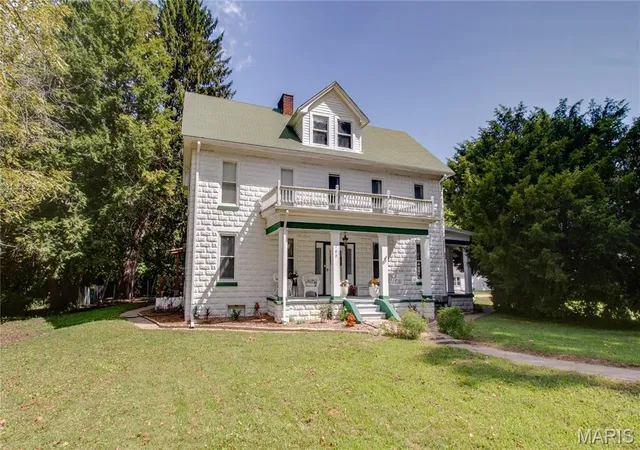 Photo 4 of Single family home for sale at 702 W Main St, Hardin, IL 62047 | MLS# MIS26055747 | Listing updated on 2026-08-30