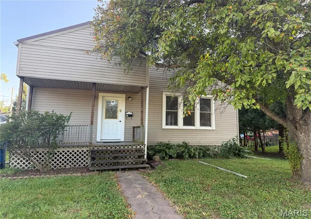 Photo 1 of Sale Pending at 611 Clark St, Canton, MO 63435 | MLS# MIS26055751 | Listing updated on 2026-09-21