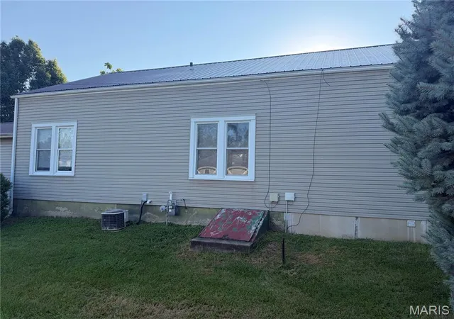 Photo 3 of Sale Pending at 611 Clark St, Canton, MO 63435 | MLS# MIS26055751 | Listing updated on 2026-09-21