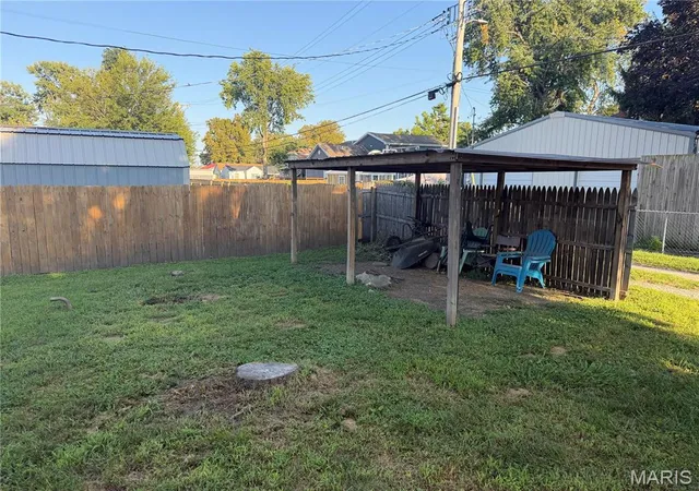 Photo 4 of Sale Pending at 611 Clark St, Canton, MO 63435 | MLS# MIS26055751 | Listing updated on 2026-09-21