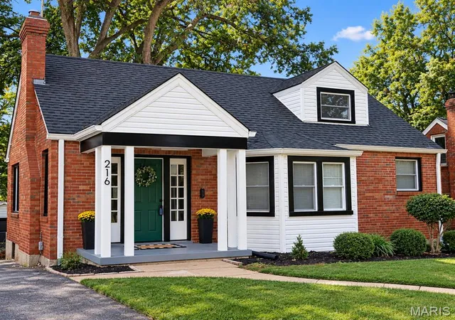Photo 2 of Single family home for sale at 216 S Hartnett Ave, Saint Louis, MO 63135 | MLS# MIS26055759 | Listing updated on 2026-10-15