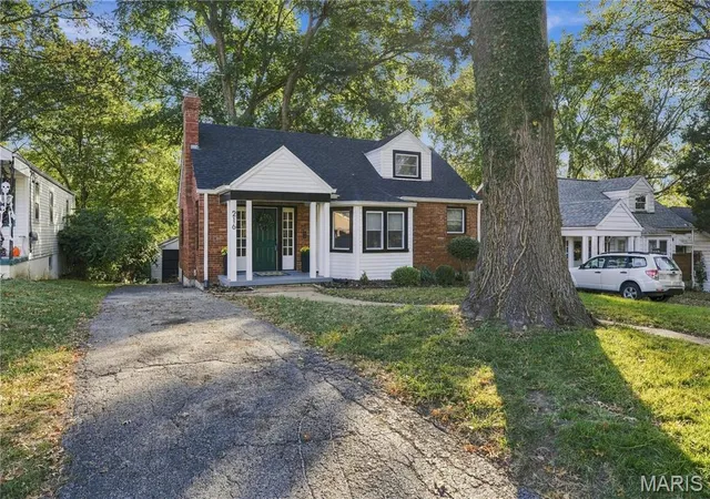 Photo 3 of Single family home for sale at 216 S Hartnett Ave, Saint Louis, MO 63135 | MLS# MIS26055759 | Listing updated on 2026-10-15