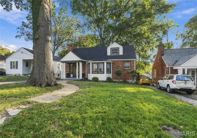 Photo 4 of Single family home for sale at 216 S Hartnett Ave, Saint Louis, MO 63135 | MLS# MIS26055759 | Listing updated on 2026-10-15