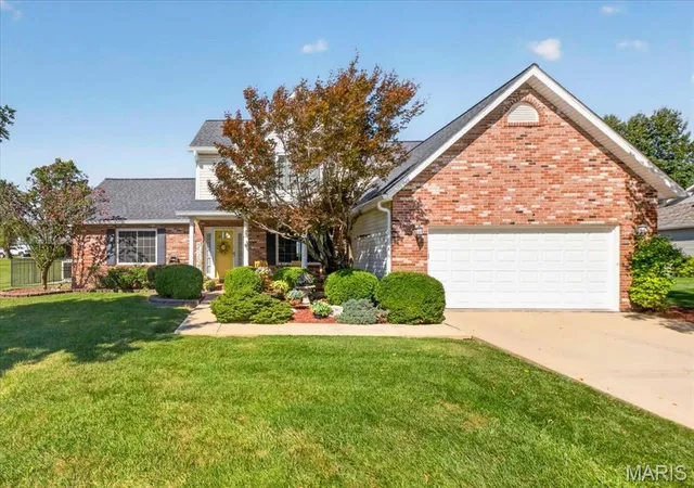 Photo 1 of Sale Pending at 9301 Christopher Lake Dr, Columbia, IL 62236 | MLS# MIS26055762 | Listing updated on 2026-09-03