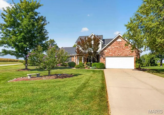 Photo 2 of Sale Pending at 9301 Christopher Lake Dr, Columbia, IL 62236 | MLS# MIS26055762 | Listing updated on 2026-09-03