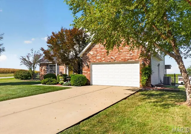 Photo 3 of Sale Pending at 9301 Christopher Lake Dr, Columbia, IL 62236 | MLS# MIS26055762 | Listing updated on 2026-09-03