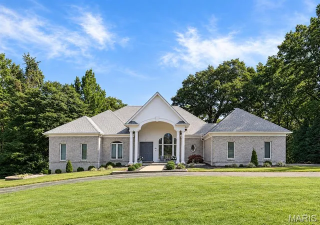 Single family home for sale at 46 Kings Pointe Ct, Belleville, IL 62223 | MLS# MIS26055766