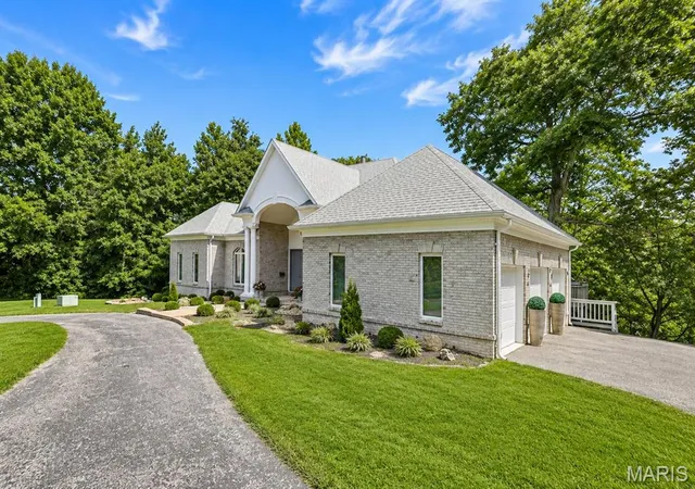 Photo 2 of Single family home for sale at 46 Kings Pointe Ct, Belleville, IL 62223 | MLS# MIS26055766 | Listing updated on 2026-09-02