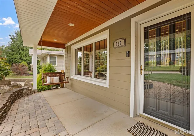 Photo 2 of Single family home for sale at 665 E Lake Dr, Edwardsville, IL 62025 | MLS# MIS26055767 | Listing updated on 2026-09-28