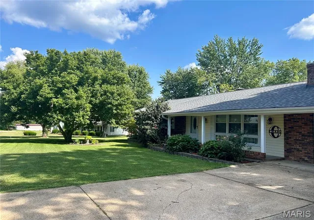 Photo 3 of Single family home for sale at 425 Eggers St, Bismarck, MO 63624 | MLS# MIS26055769 | Listing updated on 2026-09-13