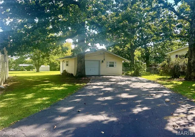 Photo 3 of Single family home for sale at 425 Eggers St, Bismarck, MO 63624 | MLS# MIS26055769 | Listing updated on 2026-09-13