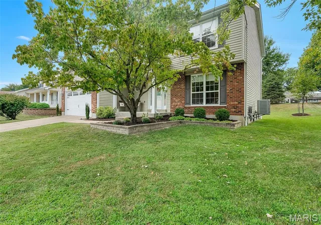 Photo 2 of Single family home for sale at 923 Haversham Dr, Saint Charles, MO 63304 | MLS# MIS26055787 | Listing updated on 2026-09-14
