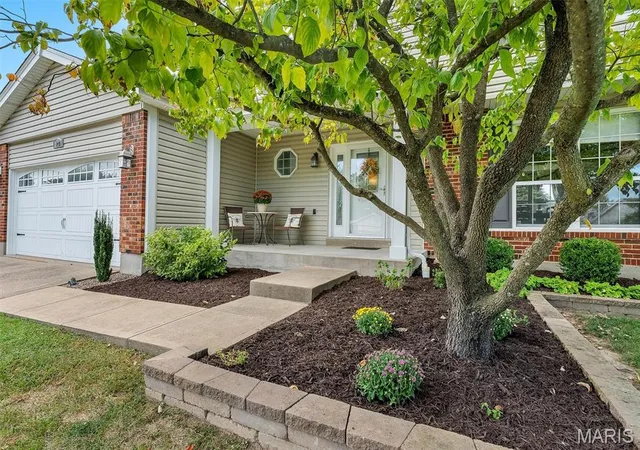 Photo 2 of Single family home for sale at 923 Haversham Dr, Saint Charles, MO 63304 | MLS# MIS26055787 | Listing updated on 2026-09-14