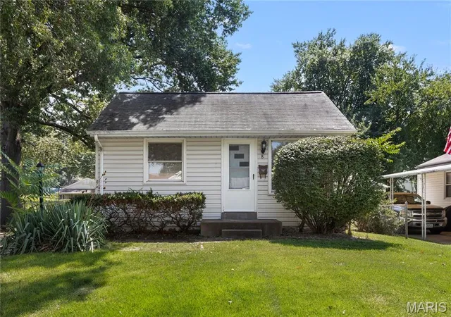 Photo 1 of Single family home for sale at 8 Wescott Dr, Florissant, MO 63031 | MLS# MIS26055795 | Listing updated on 2026-09-07