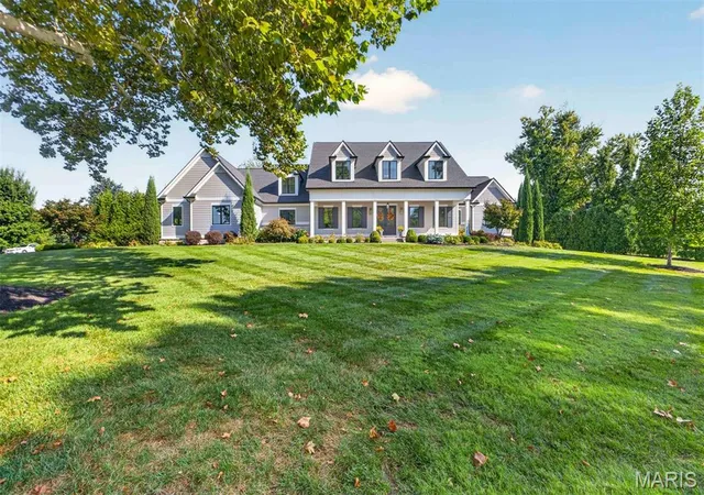 Photo 1 of Sale Pending at 11 Spoede Ln, Saint Louis, MO 63141 | MLS# MIS26055798 | Listing updated on 2026-10-06