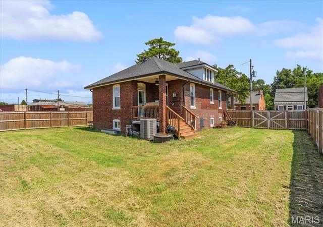 Photo 2 of Single family home for sale at 113 Mascoutah Ave, Belleville, IL 62220 | MLS# MIS26055800 | Listing updated on 2026-09-04