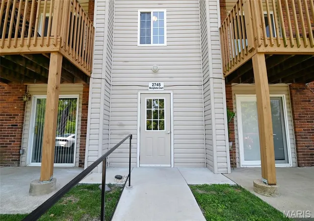 Condo for sale at 2745 Westphalia Ct #F, Oakville, MO 63129 | MLS# MIS26055801