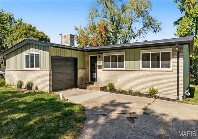 Photo 2 of Single family home for sale at 10805 Ridgecrest Dr, St Ann, MO 63074 | MLS# MIS26055802 | Listing updated on 2026-10-22
