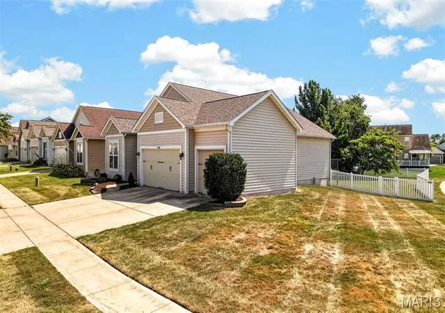 Photo 2 of Single family home for sale at 3200 Bentwater Pl, Saint Charles, MO 63301 | MLS# MIS26055819 | Listing updated on 2026-09-04
