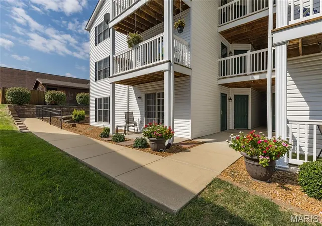 Photo 2 of Condo for sale at 2562 Coppergate Square Dr #A, St Louis, MO 63129 | MLS# MIS26055820 | Listing updated on 2026-09-05