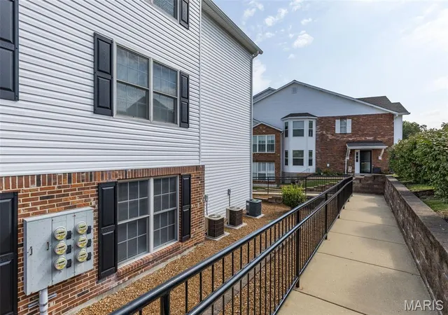 Photo 3 of Condo for sale at 2562 Coppergate Square Dr #A, St Louis, MO 63129 | MLS# MIS26055820 | Listing updated on 2026-09-05
