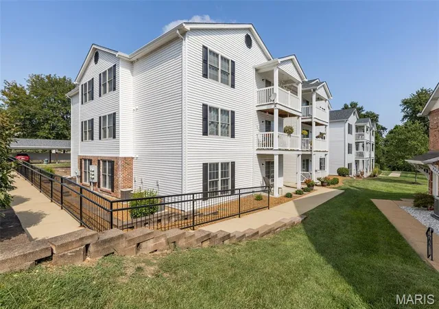 Photo 3 of Condo for sale at 2562 Coppergate Square Dr #A, St Louis, MO 63129 | MLS# MIS26055820 | Listing updated on 2026-09-05