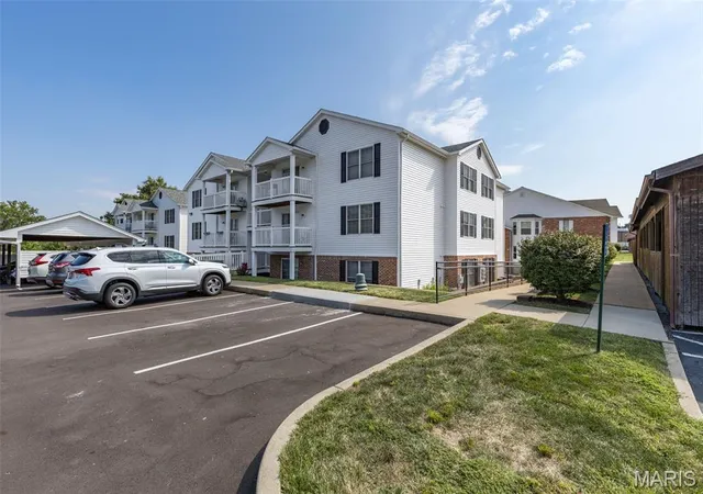 Photo 4 of Condo for sale at 2562 Coppergate Square Dr #A, St Louis, MO 63129 | MLS# MIS26055820 | Listing updated on 2026-09-05
