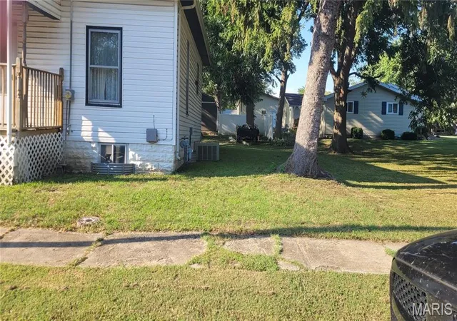 Photo 2 of Single family home for sale at 457 E Belleville St, Nashville, IL 62263 | MLS# MIS26055822 | Listing updated on 2026-09-29