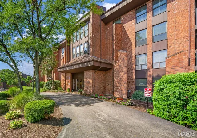 Photo 1 of Condo for sale at 585 Coeur De Royale Dr #207, Saint Louis, MO 63141 | MLS# MIS26055827 | Listing updated on 2026-09-13