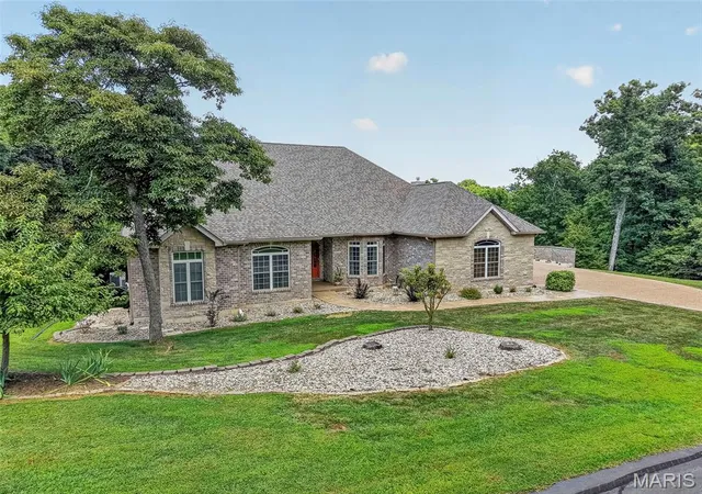 Photo 2 of Sale Pending at 3840 Rooster Ridge Ln, Defiance, MO 63341 | MLS# MIS26055828 | Listing updated on 2026-10-05