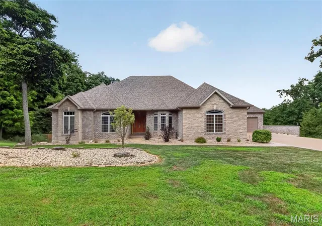 Photo 3 of Sale Pending at 3840 Rooster Ridge Ln, Defiance, MO 63341 | MLS# MIS26055828 | Listing updated on 2026-10-05