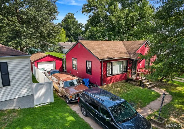 Photo 2 of Single family home for sale at 1944 Falcon Dr, Saint Louis, MO 63133 | MLS# MIS26055830 | Listing updated on 2026-09-21