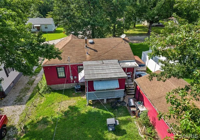 Photo 4 of Single family home for sale at 1944 Falcon Dr, Saint Louis, MO 63133 | MLS# MIS26055830 | Listing updated on 2026-09-21